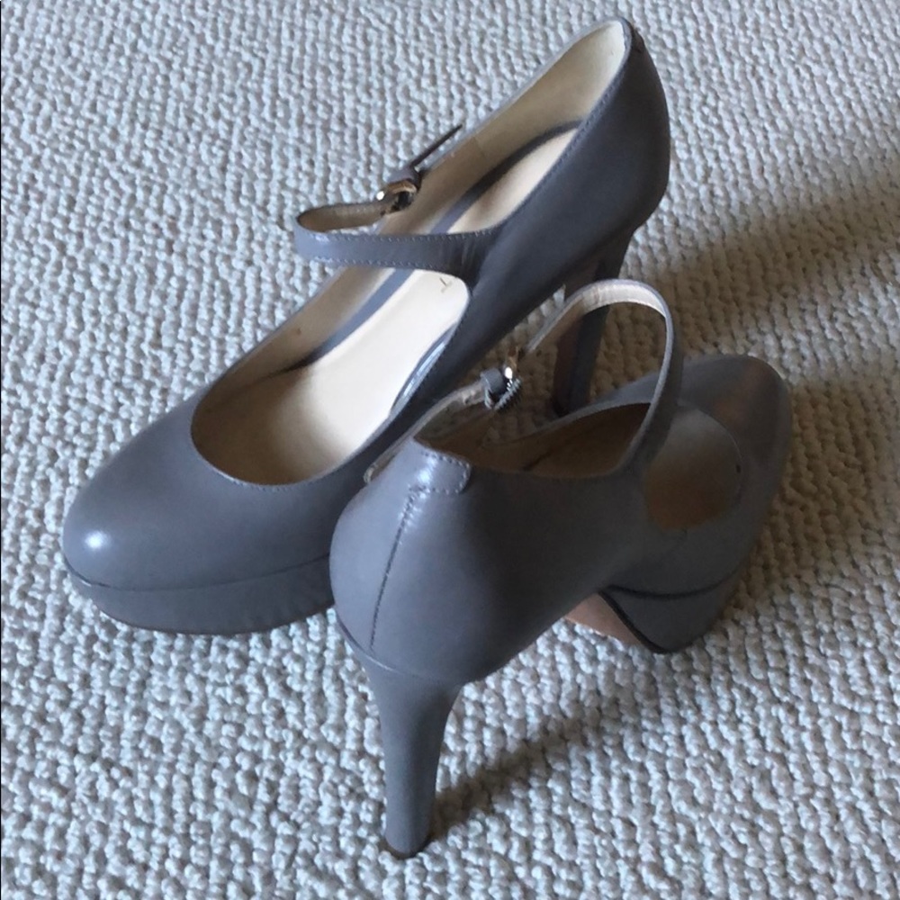 Beautiful Gray Nine West Platform Mary Janes sz 7